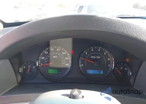 2005 Jeep Grand Cherokee Laredo z USA, uszkodzony, nr VIN 1J4HS48N75C567441